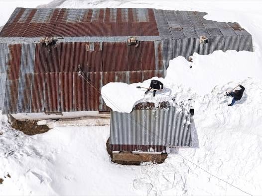 İlkbaharda kış geri döndü! Nisan ayına rağmen bazı iller beyaza büründü