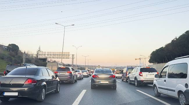 Araçlarda multimedya ekran yasak mı? Ses sistemi cezası ertelendi mi?
