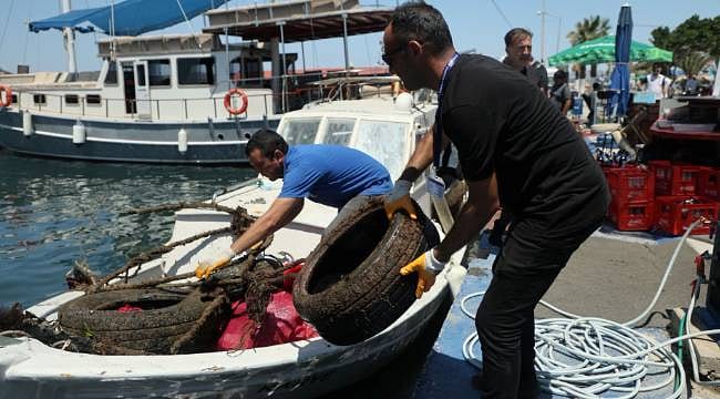 Kirlilik gözler önüne serildi: Denizden çıkarılan 260 kilo atık sahilde sergilendi