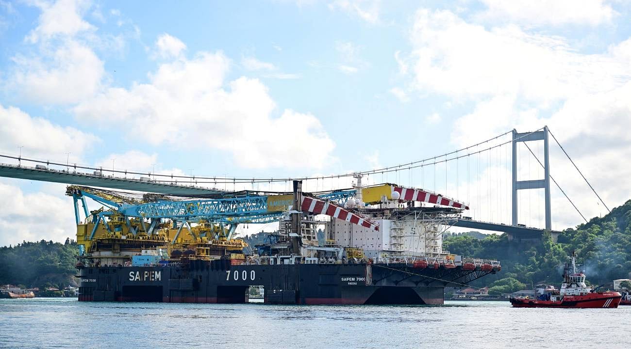 İstanbul Boğazı'nda dev operasyon: Saipem 7000 için transit geçişler durduruldu