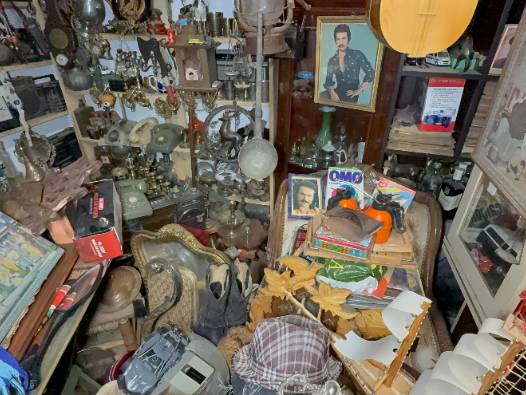 47 yıllık tutku dev koleksiyona dönüştü: Dükkanı adeta zaman tüneli