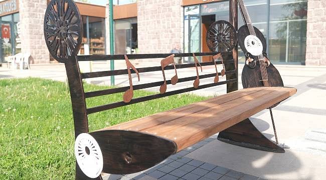 Geri dönüşümün en melodik hali: Atık malzemelerden 'müzikli bank'