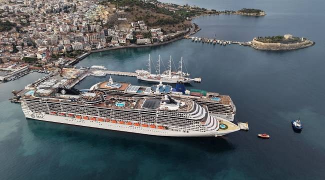 Kuşadası Limanı'na kruvaziyer akını: 4 gemi, 6 bin turist