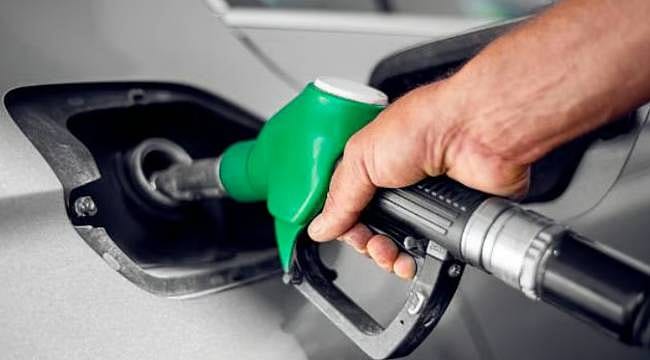 Eşel mobil sistemine geçilmesi sonrası akaryakıta ilk zam geldi