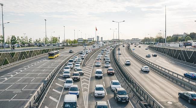 Trafikte APP Plaka dönemi bitiyor: Araç plakanız standartlara uygun mu? İşte plaka değiştirme rehberi...