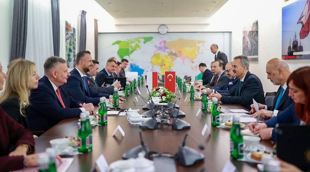 Varşova'da önemli temas: Türkiye ve Polonya'dan savunma sana