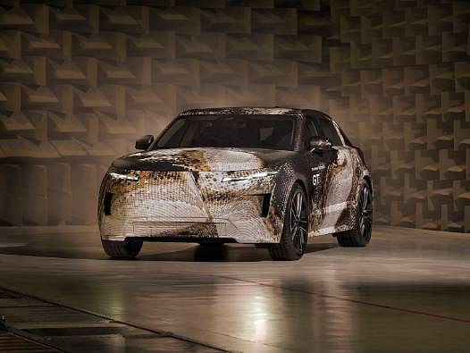 Range Rover GT sahnede: Elektrikli crossover sedanın ilk detayları geldi