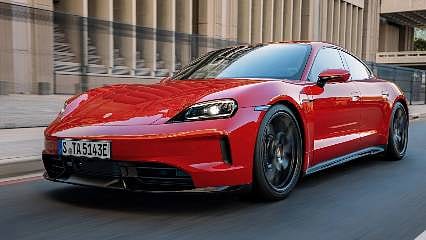 Porsche'den radikal hamle: Satış krizini yapay zeka ve sanal vitesle çözüyorlar