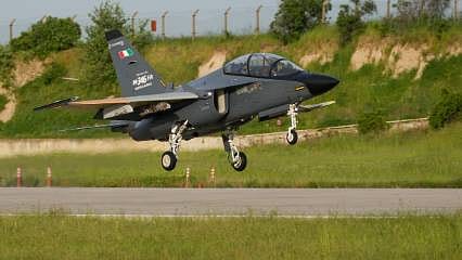 Baykar ve Leonardo'dan kritik test: İlk kez KIZILELMA ve M-346 birlikte havalandı