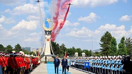 Trump'a görkemli karşılama: 21 pare top atışı ve Türk Yıldızları detayı dikkat çekti
