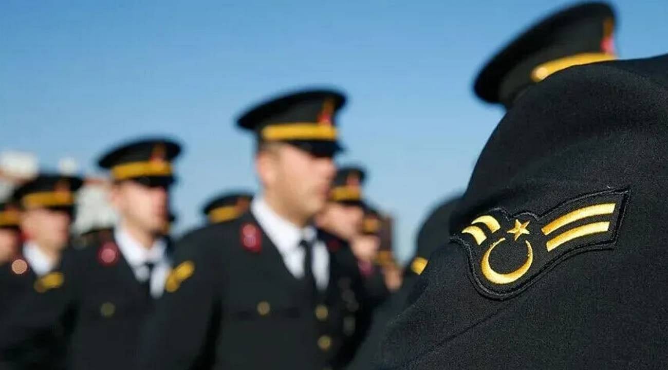 Askeri personele yeni düzenleme: Uzman erbaş, subay ve sözleşmeli erleri ilgilendiriyor