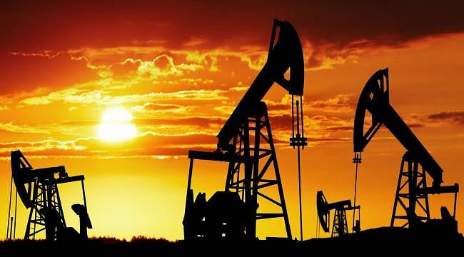 Fitch'ten kritik petrol tahmini: Hürmüz açılırsa arz fazlası fiyatları düşürebilir