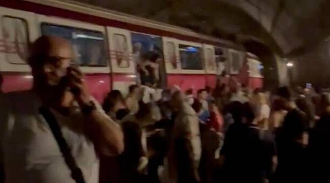 Kadıköy-Sabiha Gökçen Havalimanı Hattı'nda metro raydan çıktı: 3 kişi yaralandı