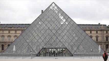 Aşırı sıcaklar Louvre Müzesi’ni vurdu: Ziyaret saatleri değişti