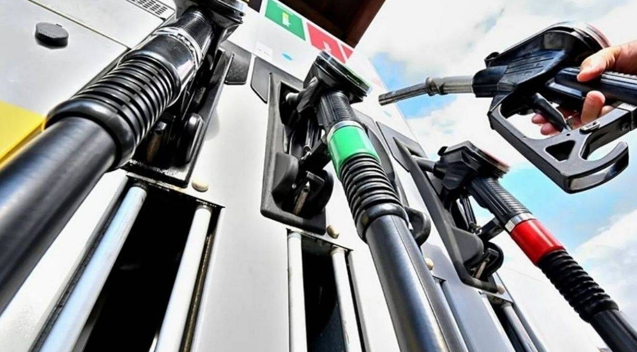 Akaryakıtta peş peşe indirim: Motorinde bu gece tabelalar değişecek