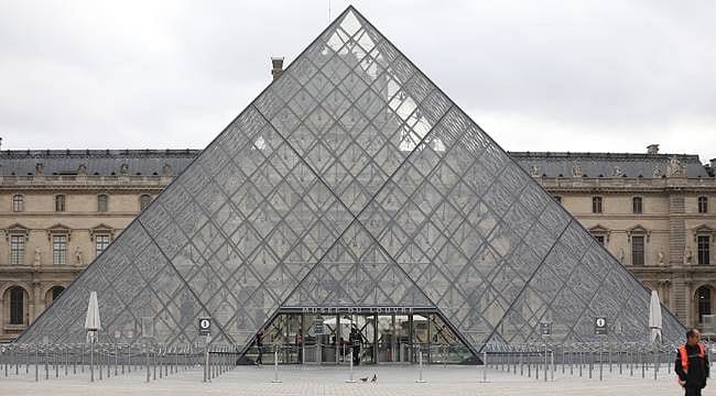 Aşırı sıcaklar Louvre Müzesi’ni vurdu: Ziyaret saatleri değişti