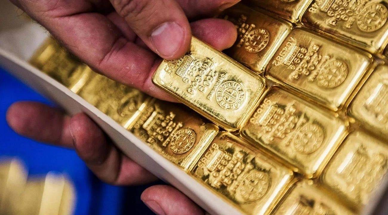 Altında ibre yukarı döndü: Ons 5 hafta sonra ilk kez yükseldi