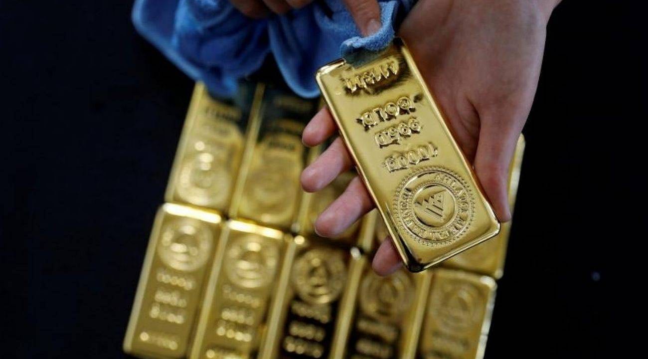 Altın fiyatlarında yeni senaryo: Dev bankalar hedefleri aşağı çekti