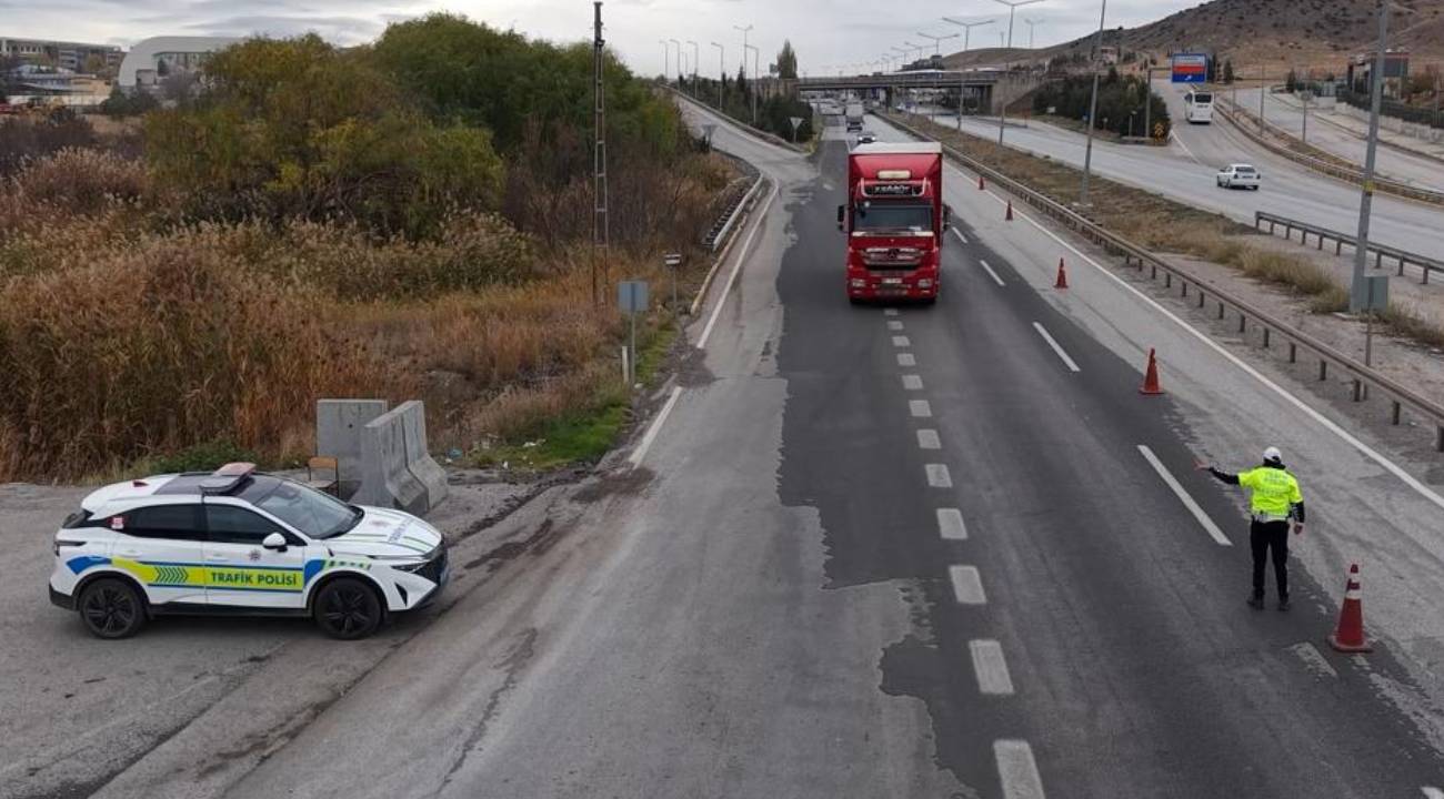 43 ilin geçiş güzergahı: Kilit kavşakta kış lastiği kontrolü yapıldı