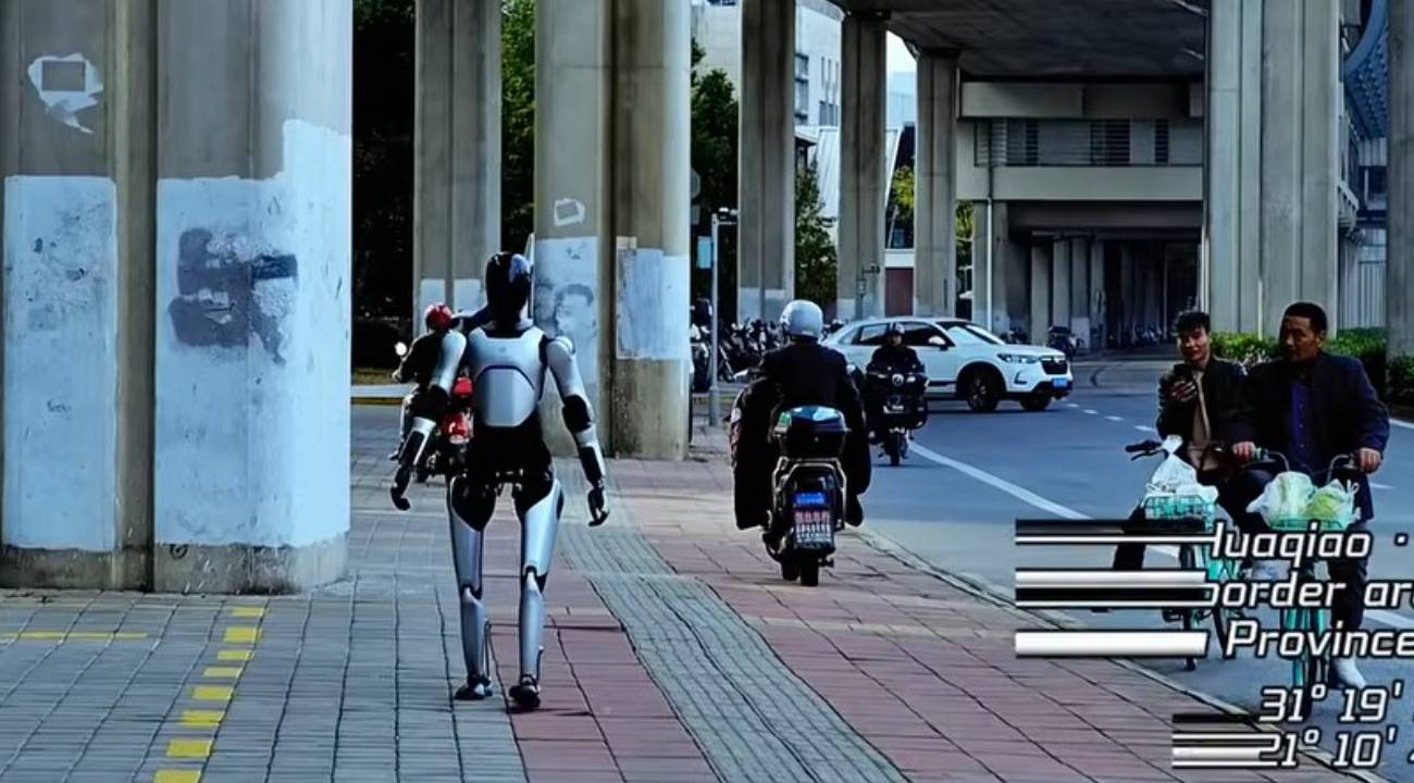 Çinli robot yürüye yürüye rekor kırdı