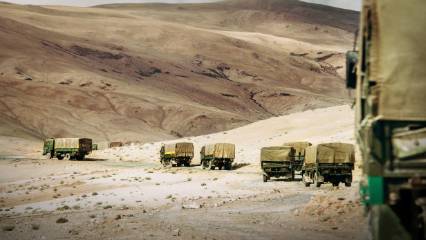 Hindistan saldırı başlattı: Pakistan, 5 uçak düşürdüğünü söylüyor