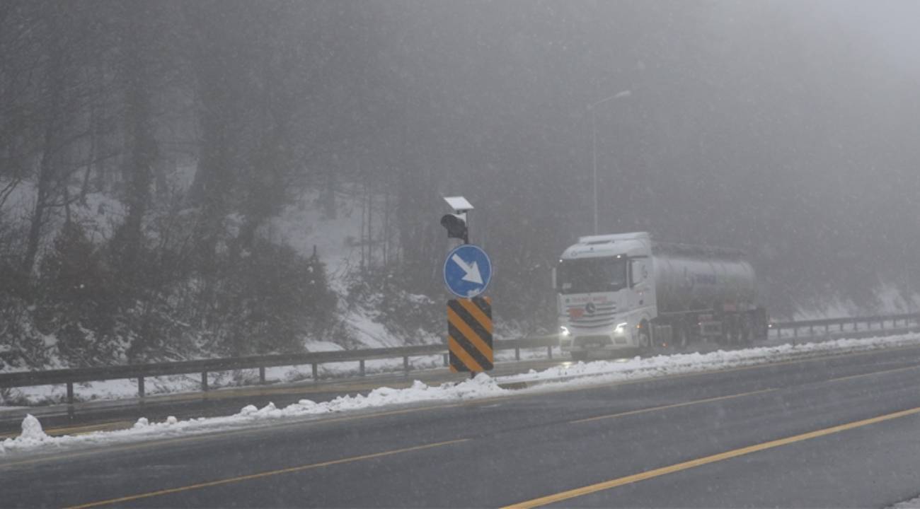 Bolu Dağı'nda kar etkili oluyor