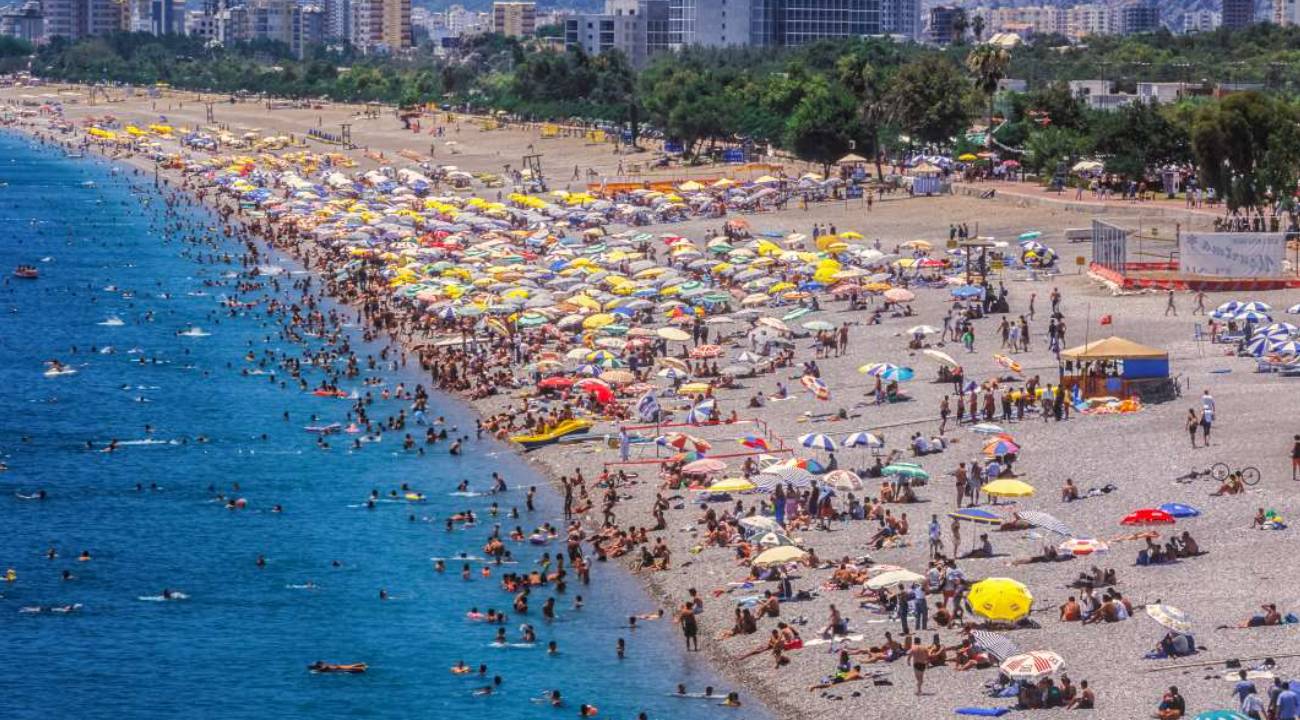 'Antalya son yılların en hareketli bayram tatilini geçirdi'