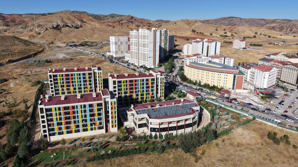 Öğrenciler gelince ilçenin nüfusu 38 binden 80 bine çıktı-1