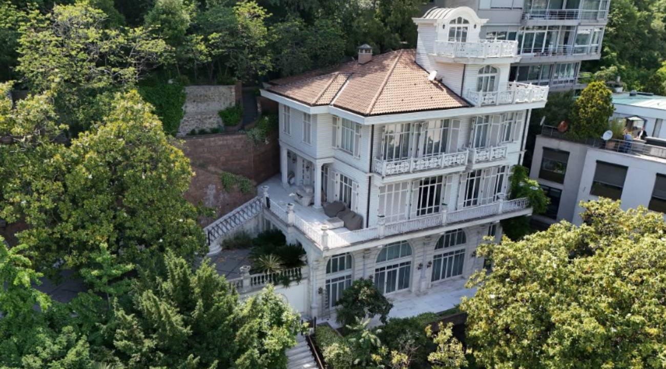 KAP'a bildirdi: Boğaz'daki Beyaz Köşk satıldı