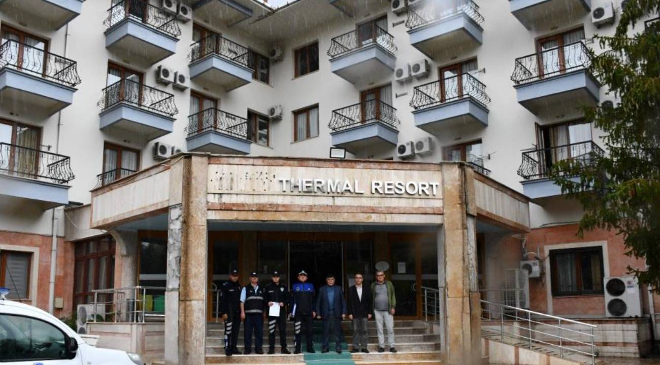 1 yıldır kapalı olan otel tahliye edildi