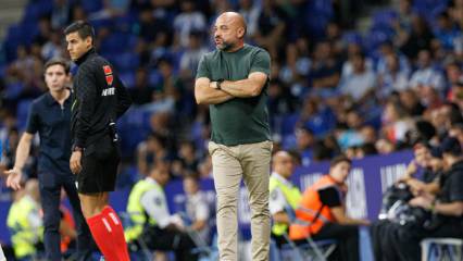 Tam zamanlı otobüs şoförlüğünü bırakıp tam zamanlı teknik direktör oldu