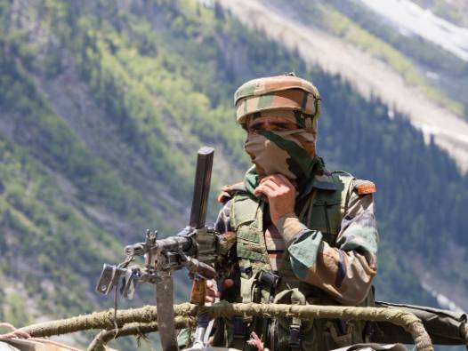 Hindistan, Pakistan'a saldırı başlattığını duyurdu