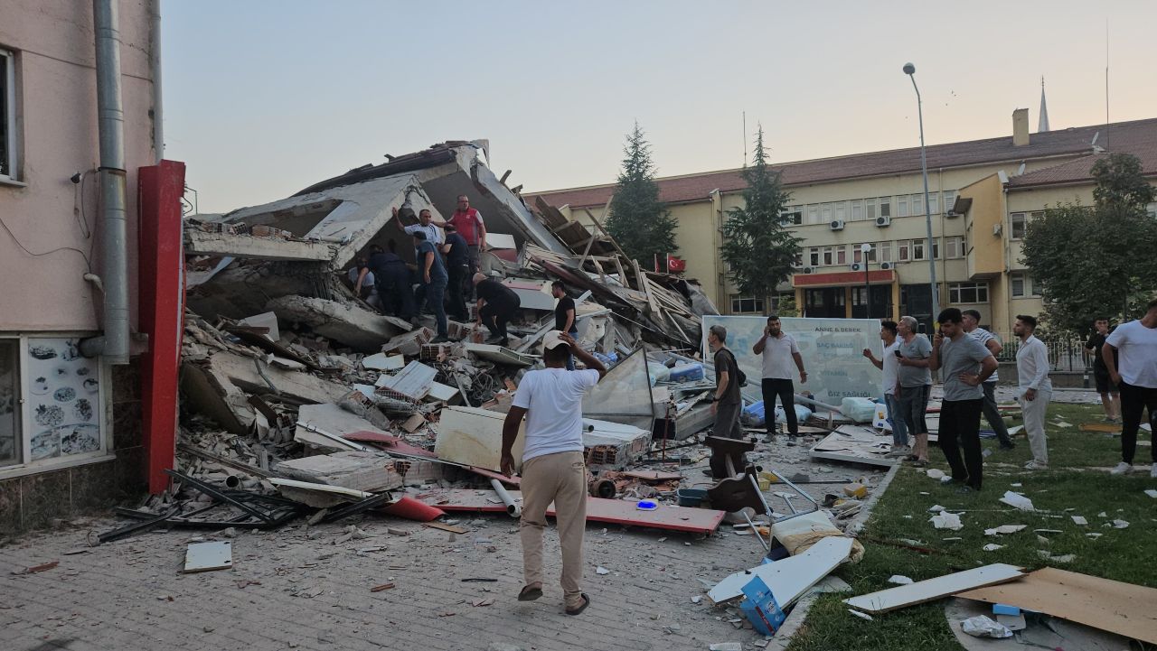 Balıkesir'de 6.1 büyüklüğünde deprem... Son durum ne?-1