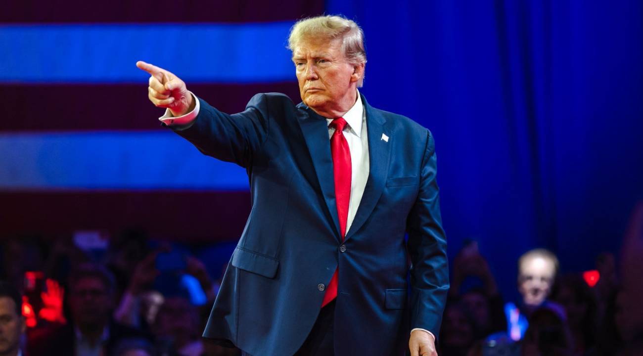 Trump, 'hiçbir fikri olmayan aptal' dediği Powell ile görüştü
