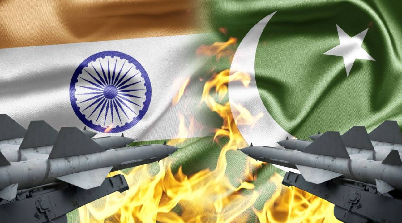 Hindistan saldırı başlattı: Pakistan, 5 uçak düşürdüğünü söylüyor