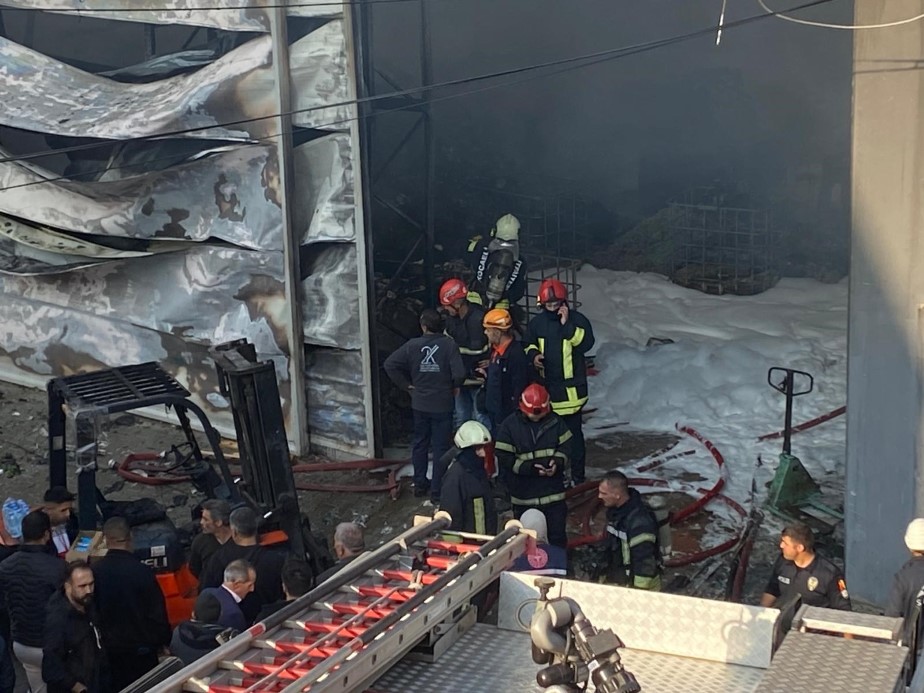 Kocaeli'de parfüm imalathanesinde yangın faciası!-1