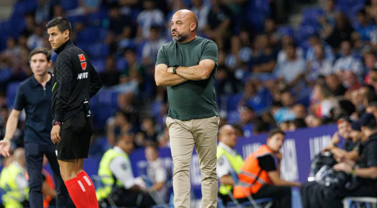 Tam zamanlı otobüs şoförlüğünü bırakıp tam zamanlı teknik direktör oldu