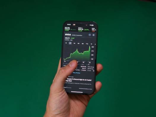 Fikri bir restoranda bulmuşlardı: Dünyanın en değerli şirketi eşi görülmemiş bir rakama ulaştı