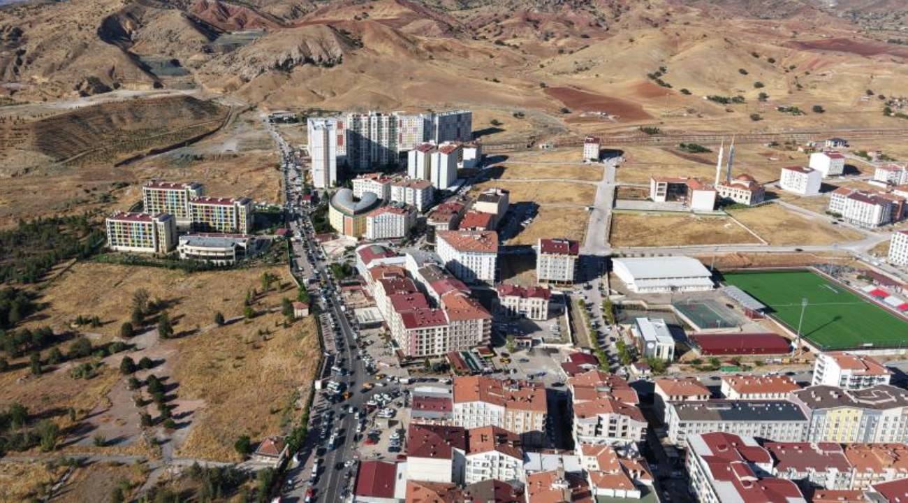 Öğrenciler gelince ilçenin nüfusu 38 binden 80 bine çıktı