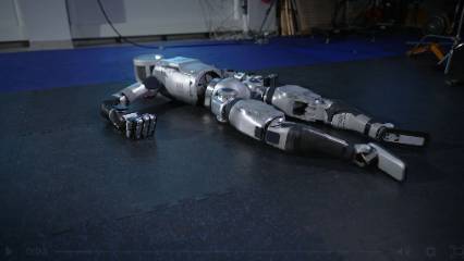 'Kostüm giymiş bir insan değil': Yenilenmiş insansı robot Atlas tanıtıldı