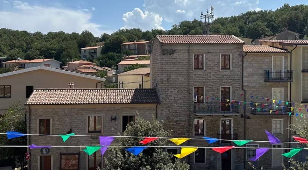 Seçim mutsuzlarına '1 euro'ya ev teklif ediyorlar
