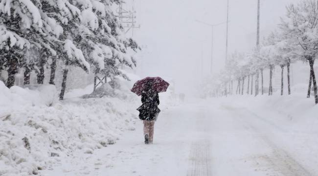 Erzincan'da kar nedeniyle okullar yarın da (26 Kasım) tatil edildi