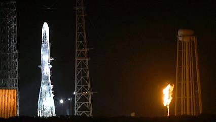 Jeff Bezos'un şirketi uzaya gönderdi, Elon Musk tebrik etti