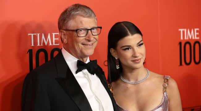 Bill Gates'in kızı, komplo teorileri nedeniyle arkadaşlarının kendisini dışladığını söyledi