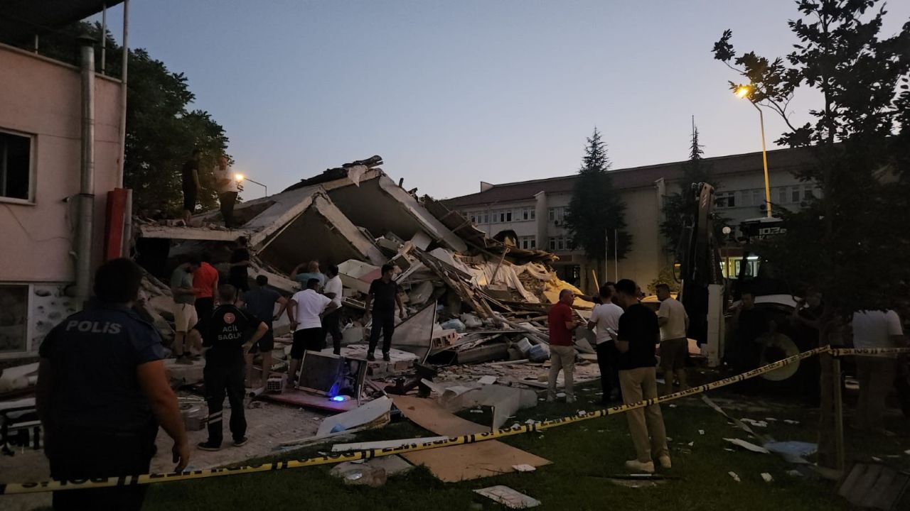 Balıkesir'de 6.1 büyüklüğünde deprem... Son durum ne?-2