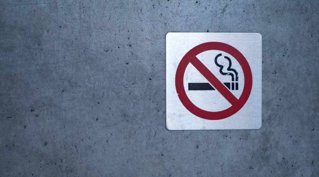 İngiltere'de sigara yasağı: Bu tarihte doğanlar ömür boyu alamayacak