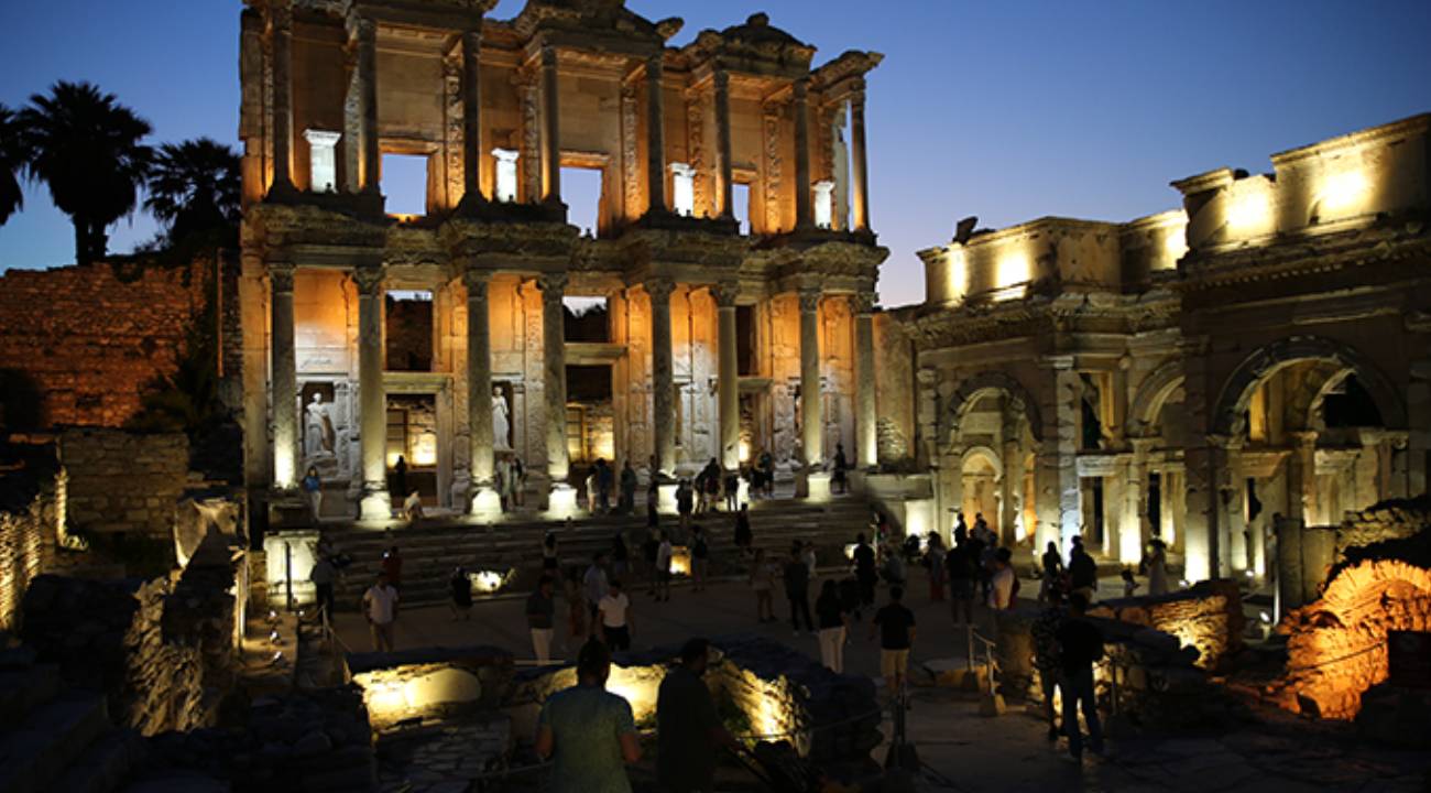 Efes Antik Kenti gece saat kaçta görülebiliyor?