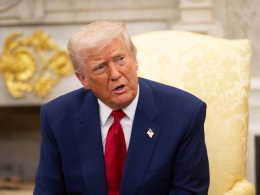 Trump el yükseltti: Çok geç. Derhal istifa etmeli