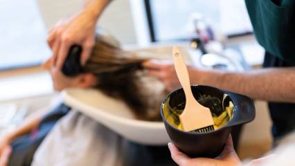 Saçını boyamayı bırakınca farklı muamele gördüğünü söylüyor