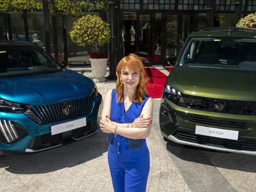 Yeni 3008 Plug-in Hybrid ön siparişe çıkıyor: Lansman fiyatı belli oldu